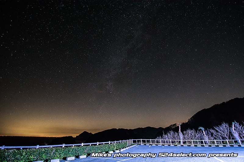 月と流星と天の川〜伊豆の最南端で撮る星空の風景に流れ星！そろそろふたご座流星群の季節