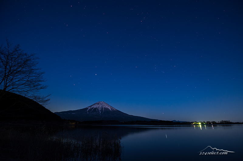 夜の逆さ冨士はここで撮る！田貫湖 湖畔からの星空と月の出！富士山と満天の星空撮影に最適な場所