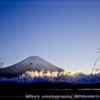 富士を臨む湖畔の朝[空の風景]