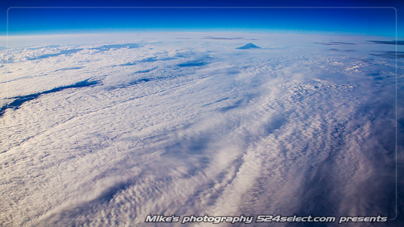 蒼穹に雲海〜飛行機から撮影した広がる雲海上空ならではの景色！