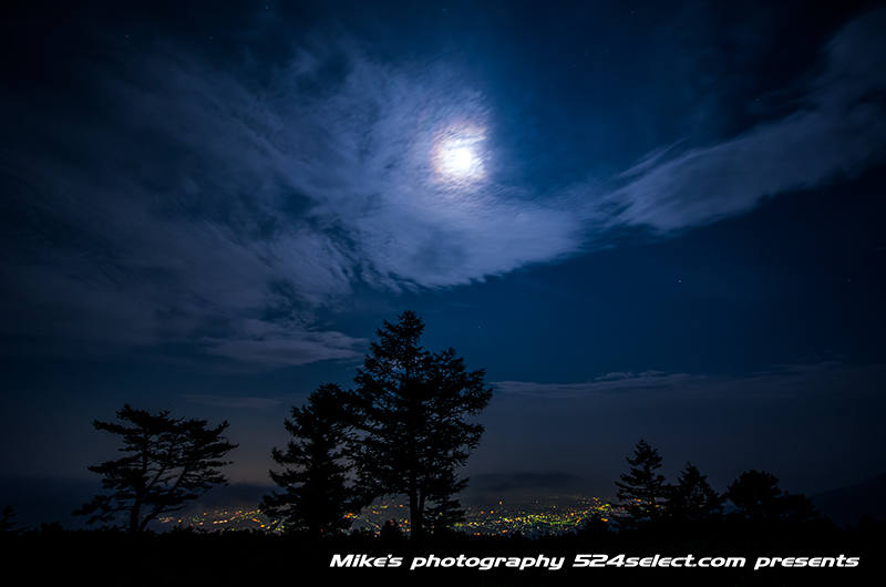 月光の天使の梯子〜夜に見える雲から差し込む幻想的な月の光！