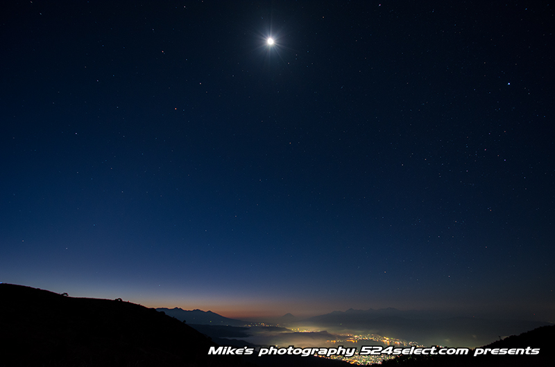 夜明け前の高ボッチ高原〜諏訪湖の夜景が美しい絶景撮影ポイント！