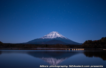 富士山と星空[精進湖編]〜逆さ冨士が美しい富士五湖の撮影！月明かりに撮るのがベスト夜の富士山