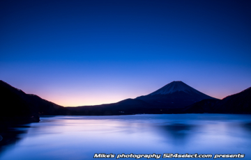 薄明の富士山と本栖湖[Mt.Fuji-japan]