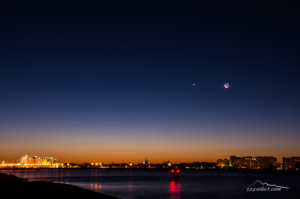 葛西臨海公園の夜空-Tokyo Japan Moon at Kasai Seaside Park