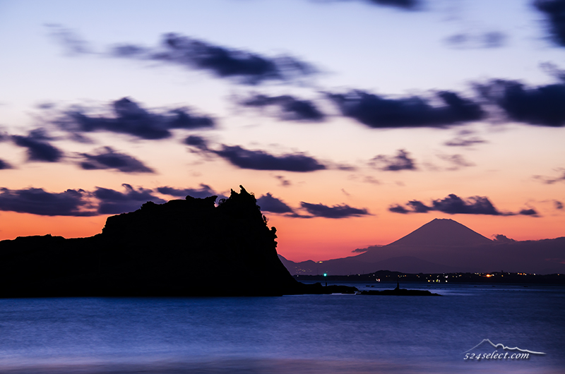 房総半島勝山からの富士山と夕景〜東京湾からの富士山絶景地！雲の流れと夕焼けが美しい千葉の風景