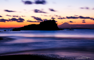 房総半島勝山からの富士山と夕景〜東京湾からの富士山絶景地！雲の流れと夕焼けが美しい千葉の風景