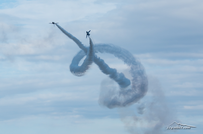 航空祭最大の入間航空祭2014でブルーインパルスを撮影！青空に映えるブルーの軌跡