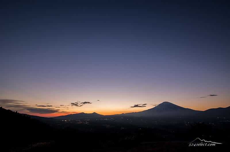 御殿場足柄デートに最適の”誓いの丘”からの富士山と夕焼け空！カップルの聖地から夕空を