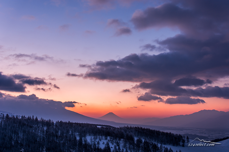 長野県霧ヶ峰〜ビーナスラインから富士山と朝焼けに遭遇する！朝焼けと富士山のシルエット