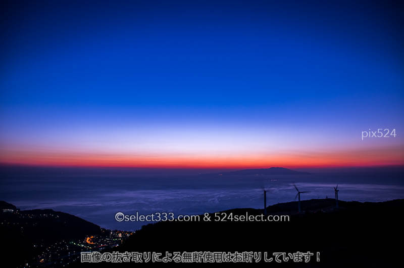 東伊豆の海を臨む絶景地から夜明けの風景を撮影するひと時！水平線の美しさに見惚れる風景