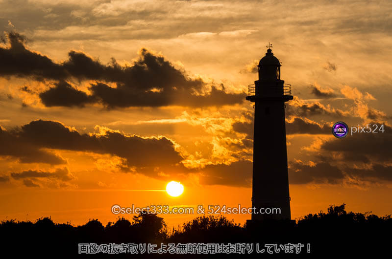 伊豆下田爪木崎灯台と朝日の撮影〜伊豆半島の観光地のひとつ！灯台はシルエットが美しい造形